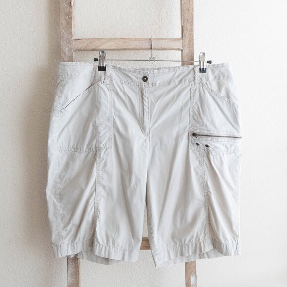 Chico's Shorts Womens Sz 2/Large Utility Zip Cargo Pocket 9" Bermuda Safari - Picture 1 of 6